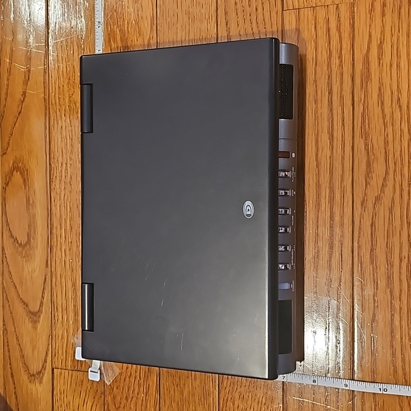 Portable DVD player - Picture 1 of 10